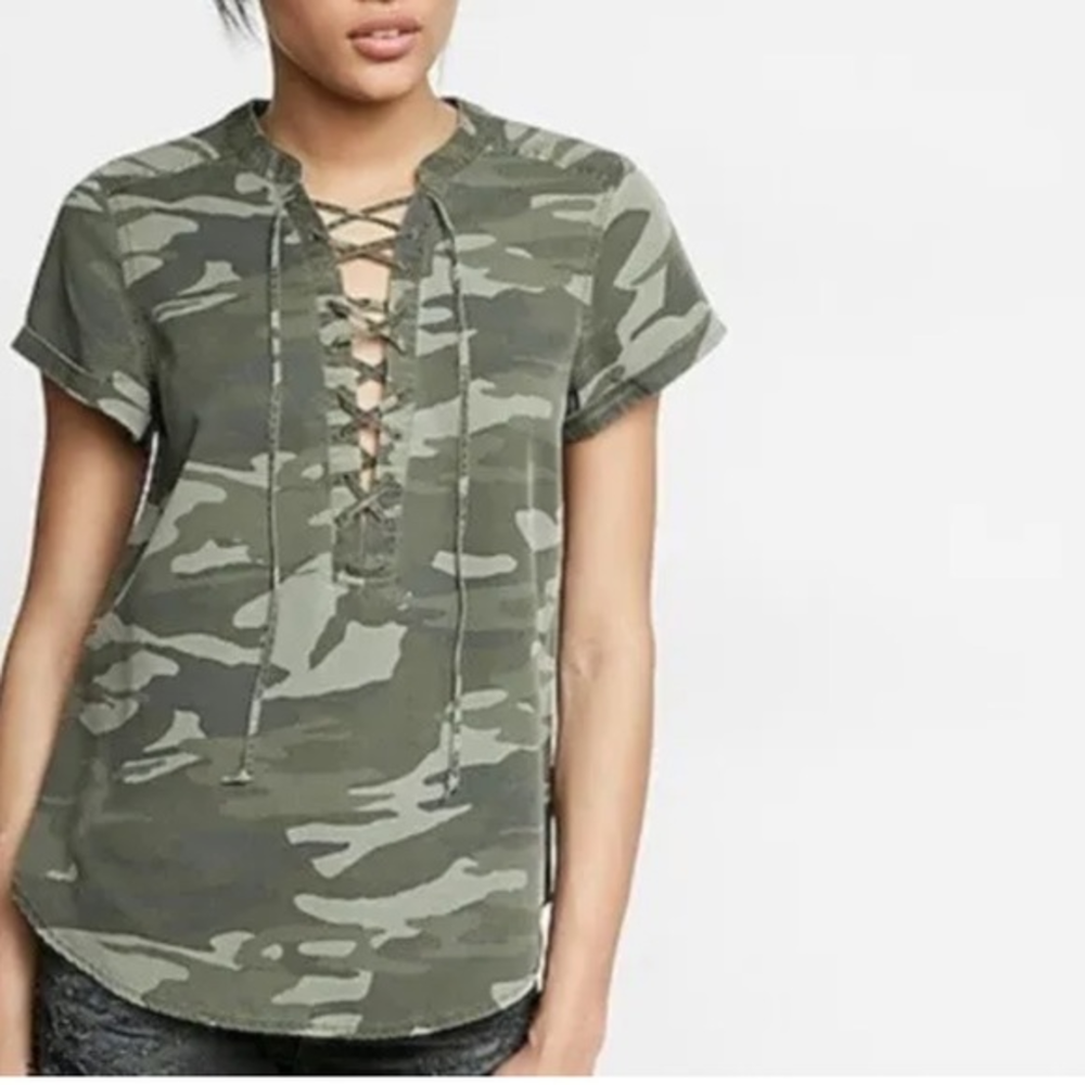 Express Small Women’s Casual Short Sleeve Olive Green
Camouflage Top